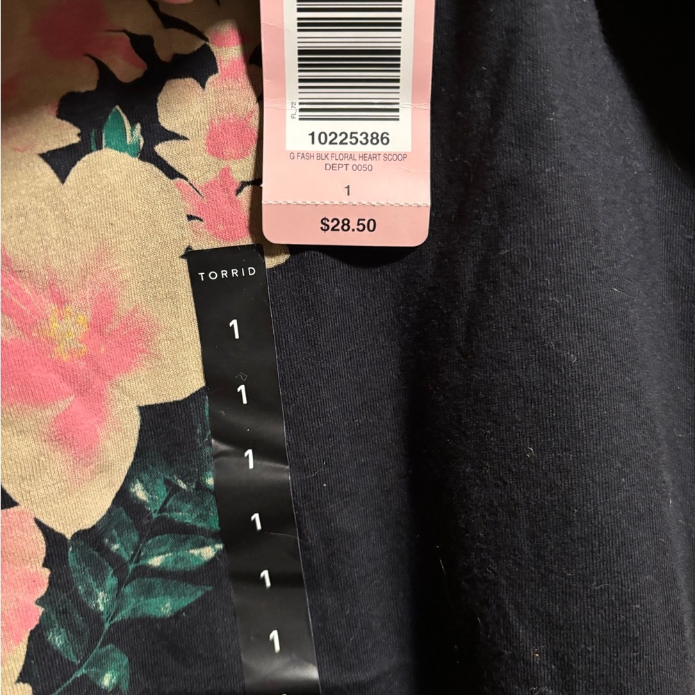 Torrid SS black w/ floral tee, Size 1, NWT - Picture 2 of 3